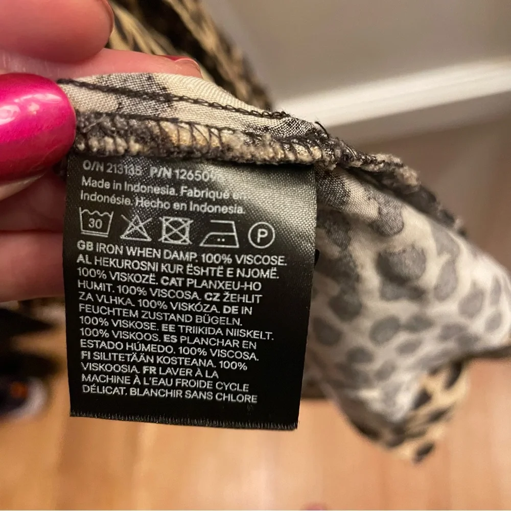 H&M medium leopard 🐆 midi button down collar dress - Picture 12 of 12